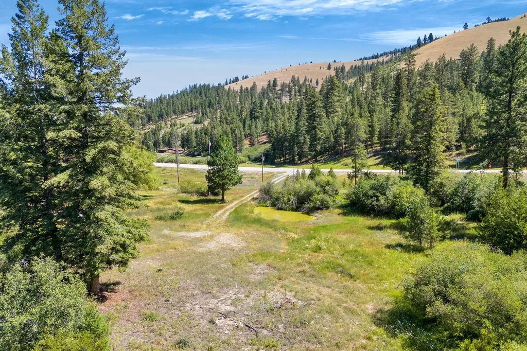 8131 Us Highway 93 S Sula MT 59871