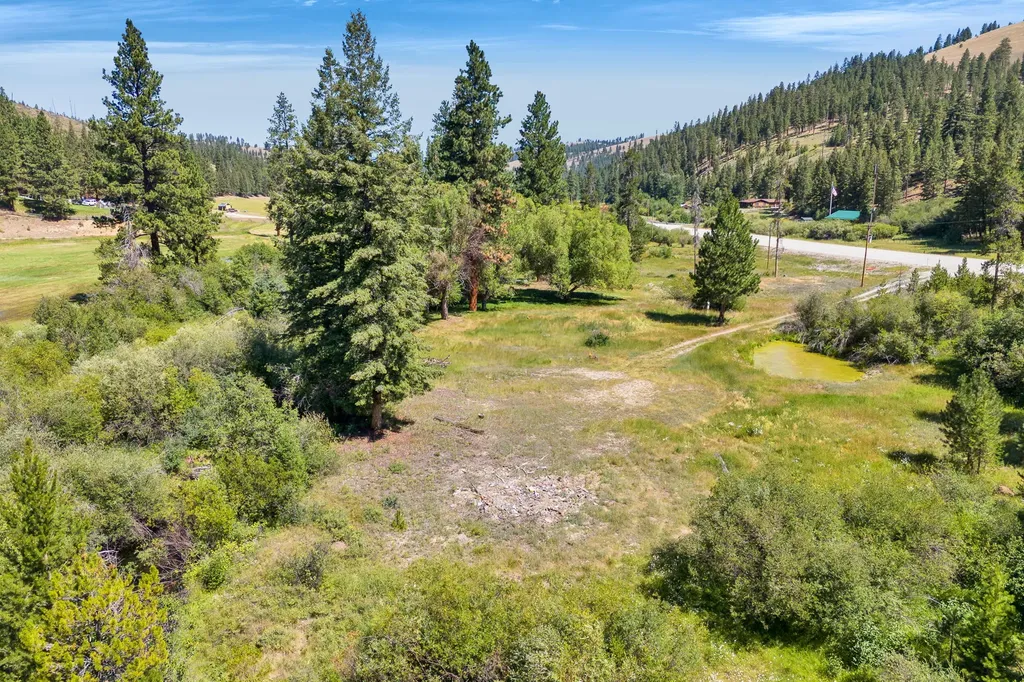 8131 Us Highway 93 S Sula MT 59871