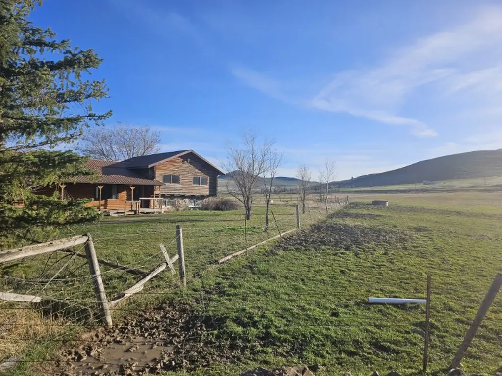 14 Fox Road Hot Springs MT 59845