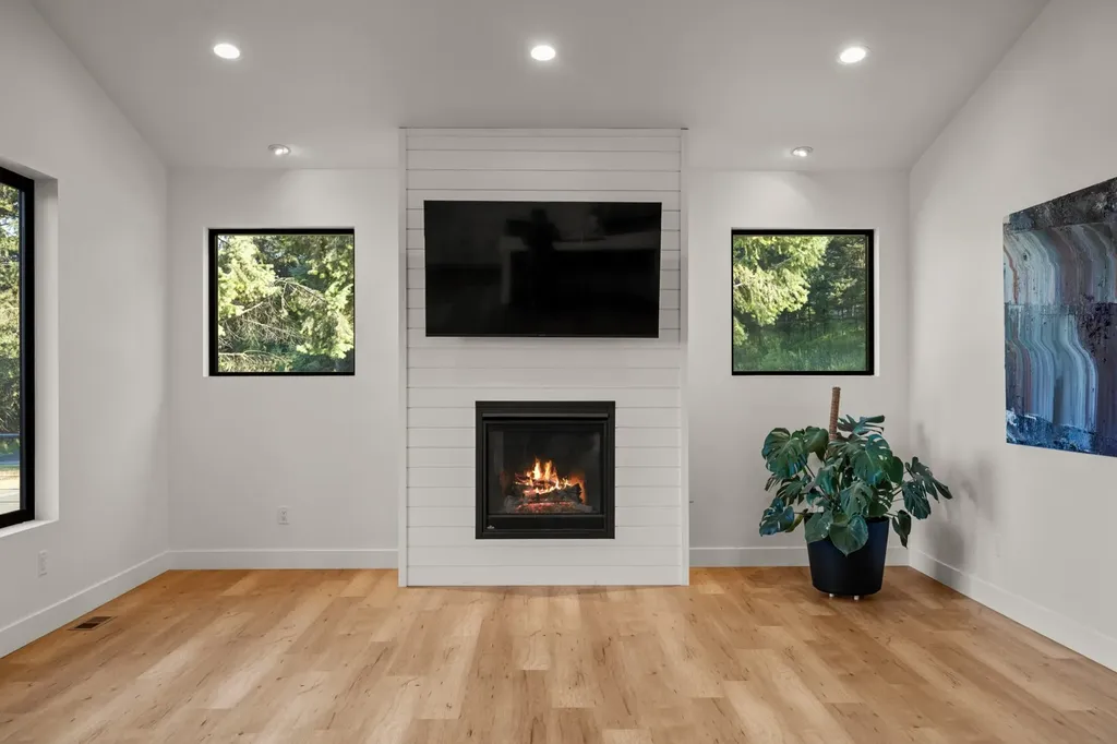175 Wulff Lane Lakeside MT 59922