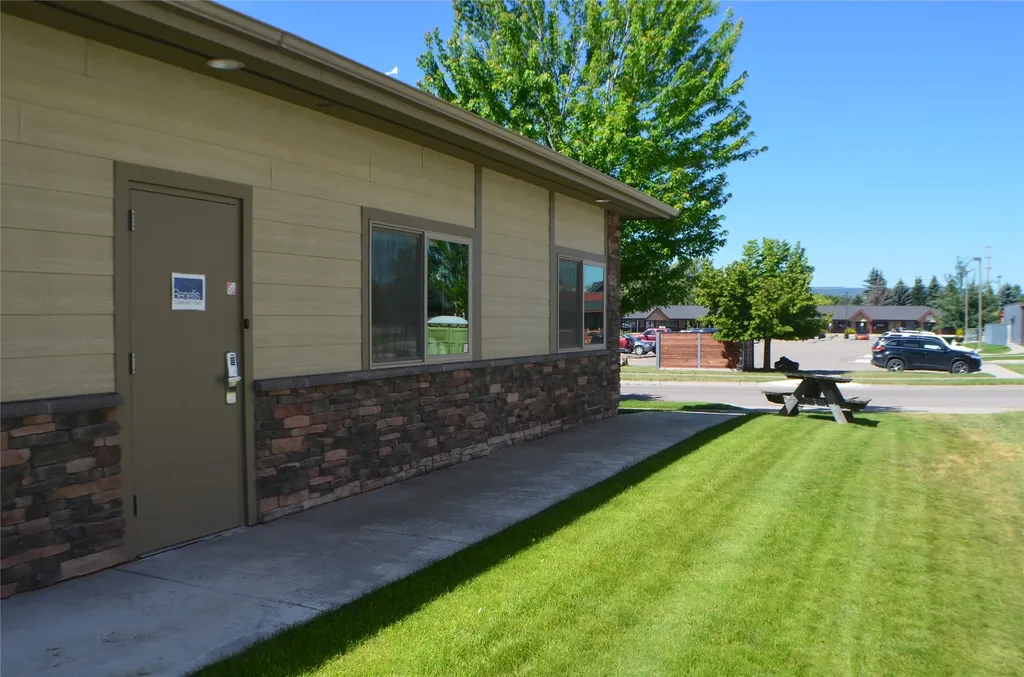 33 Village Loop Kalispell MT 59901