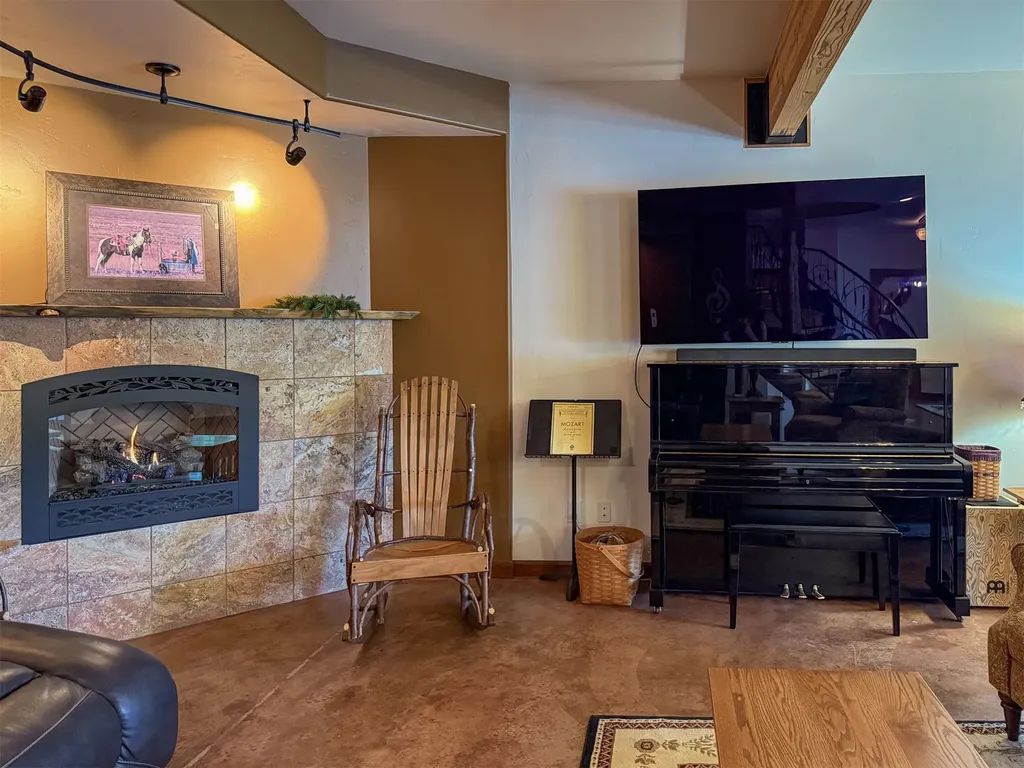 1600 Rogers Lane Kila MT 59920