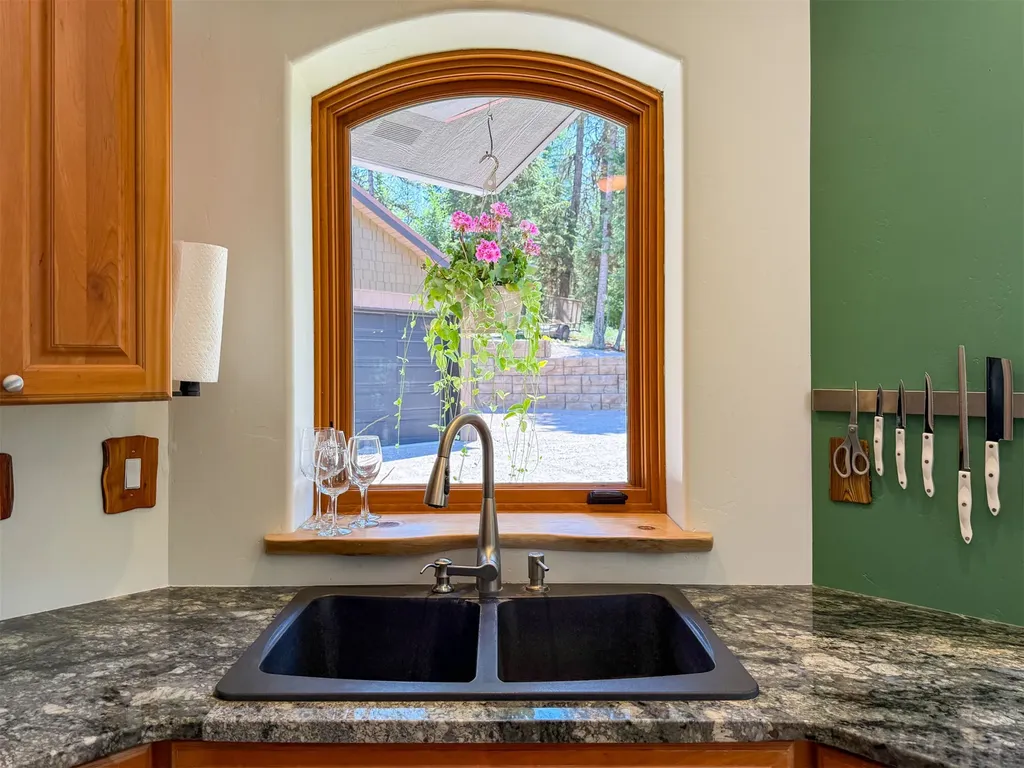 1600 Rogers Lane Kila MT 59920