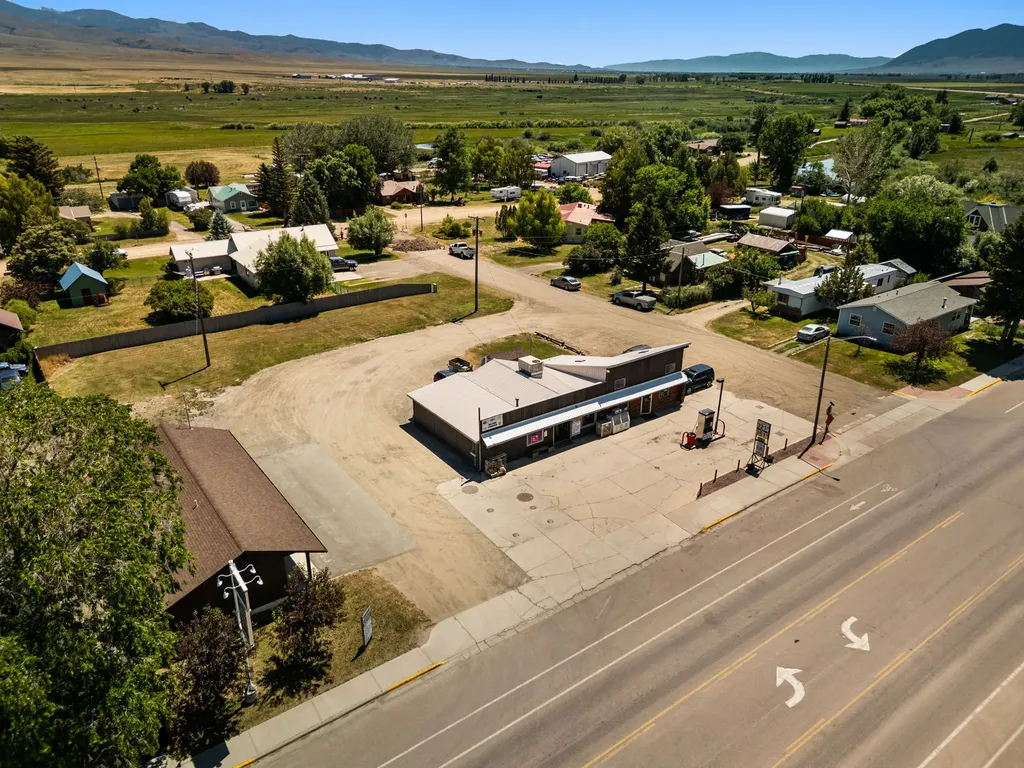 323 &325 S Main Street Twin Bridges MT 59754