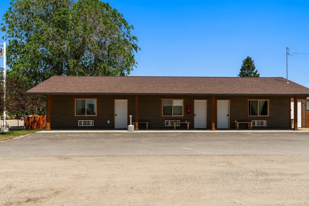 323 &325 S Main Street Twin Bridges MT 59754