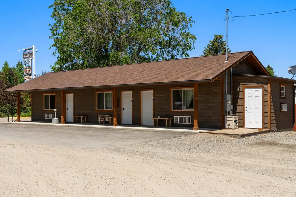 323 &325 S Main Street Twin Bridges MT 59754