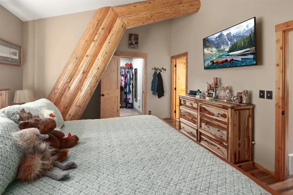 42827 Ponderosa Way Big Arm MT 59910