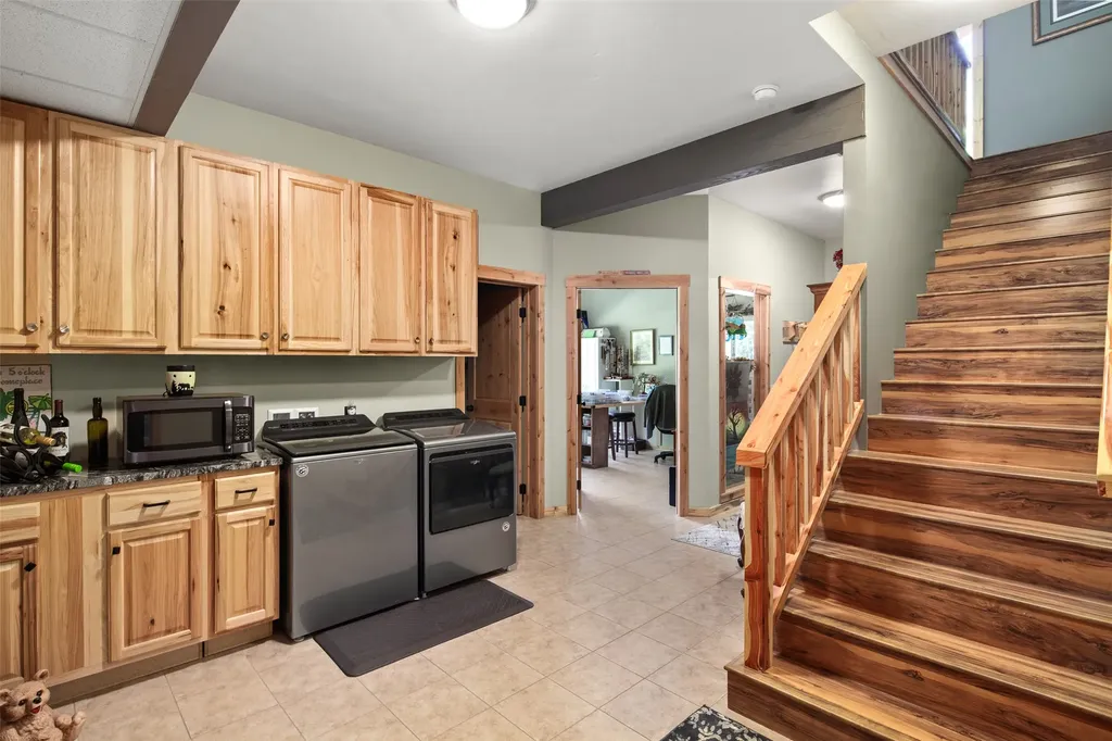 42827 Ponderosa Way Big Arm MT 59910