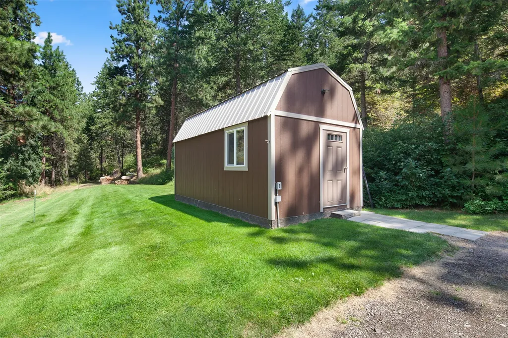 42827 Ponderosa Way Big Arm MT 59910