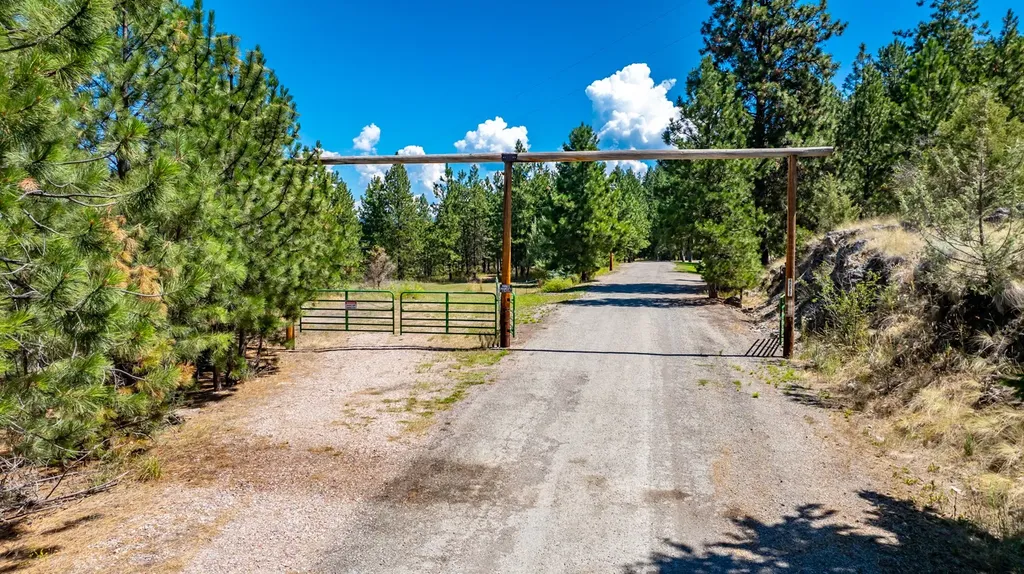 42827 Ponderosa Way Big Arm MT 59910