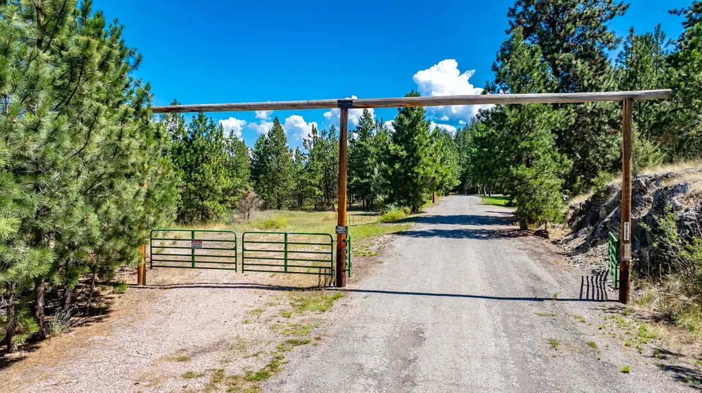 42827 Ponderosa Way Big Arm MT 59910