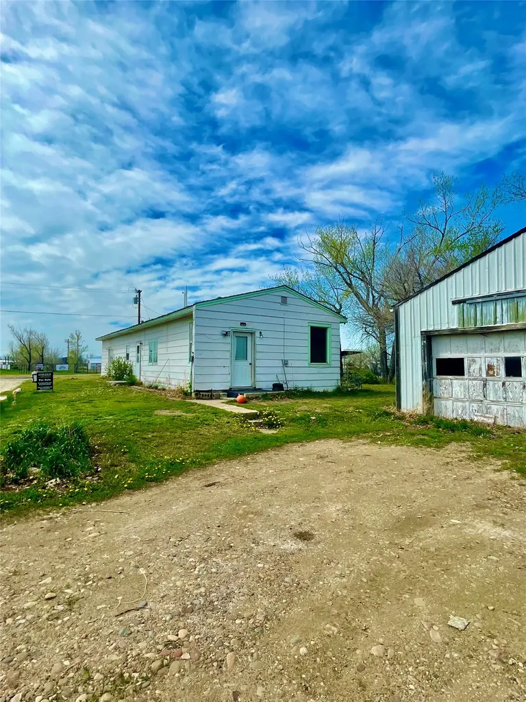 200 Cleveland Road Chinook MT 59523