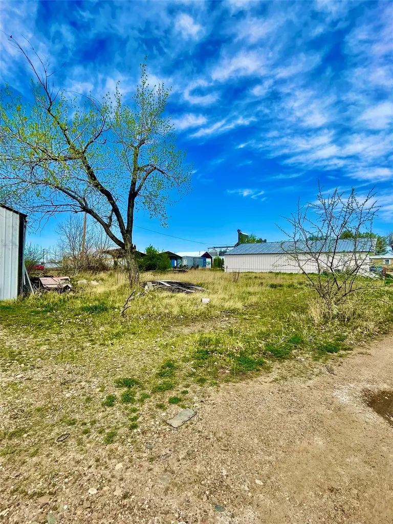 200 Cleveland Road Chinook MT 59523