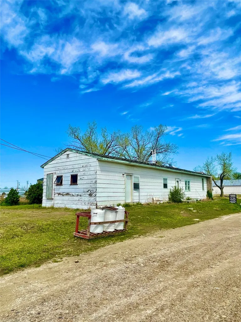 200 Cleveland Road Chinook MT 59523