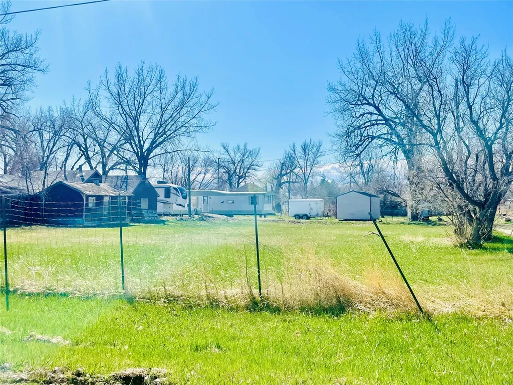 211 Illinois Street Chinook MT 59523
