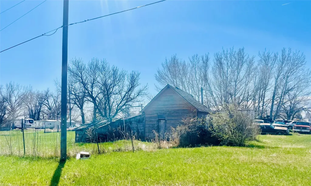211 Illinois Street Chinook MT 59523