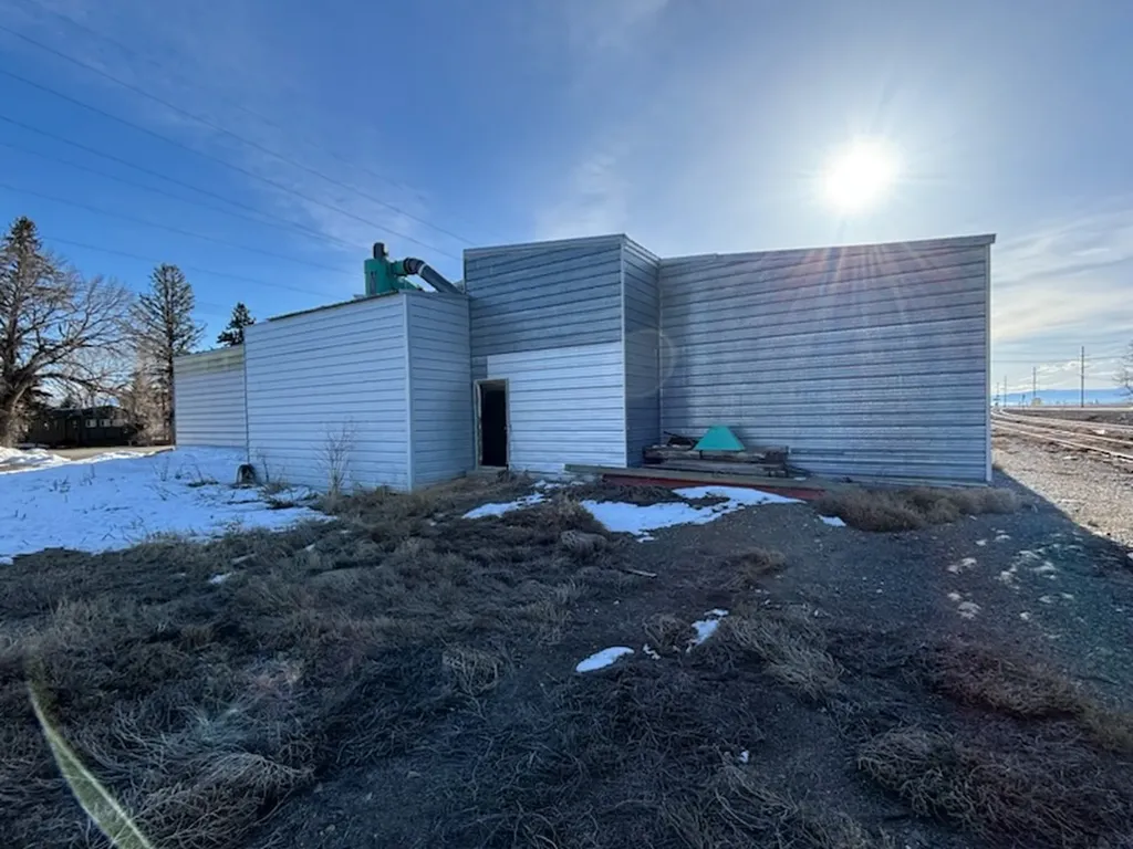 412 E Railroad Avenue N Manhattan MT 59741