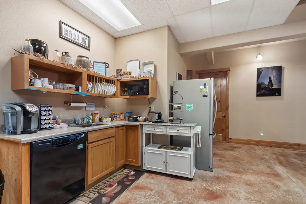 16995 Us Highway 2 Troy MT 59935