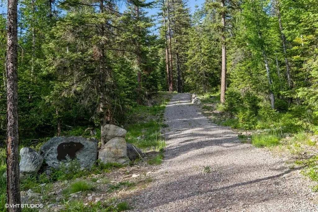 19132 High Road Lane Bigfork MT 59911