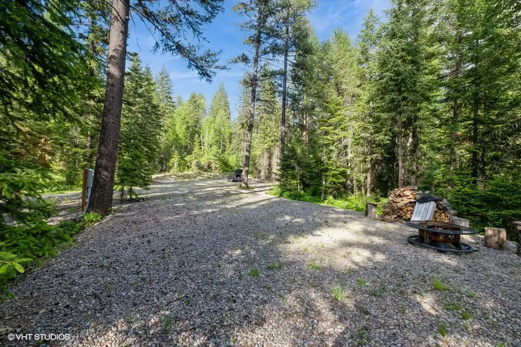 19132 High Road Lane Bigfork MT 59911