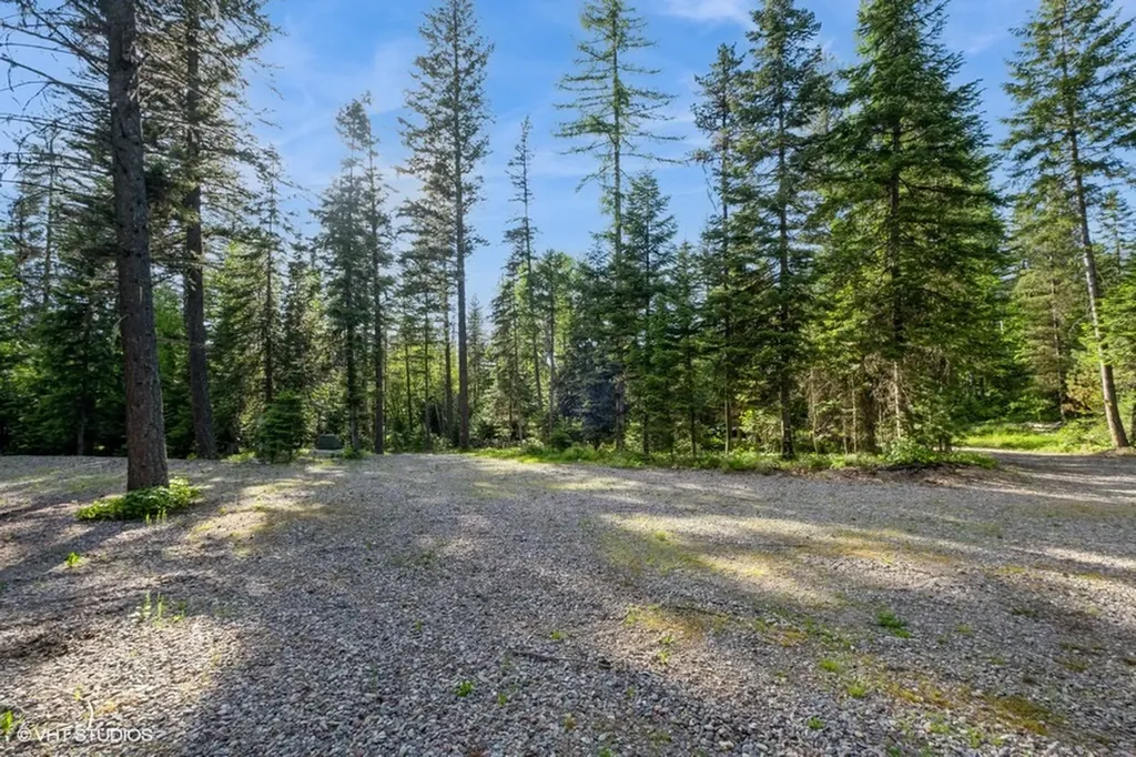19132 High Road Lane Bigfork MT 59911