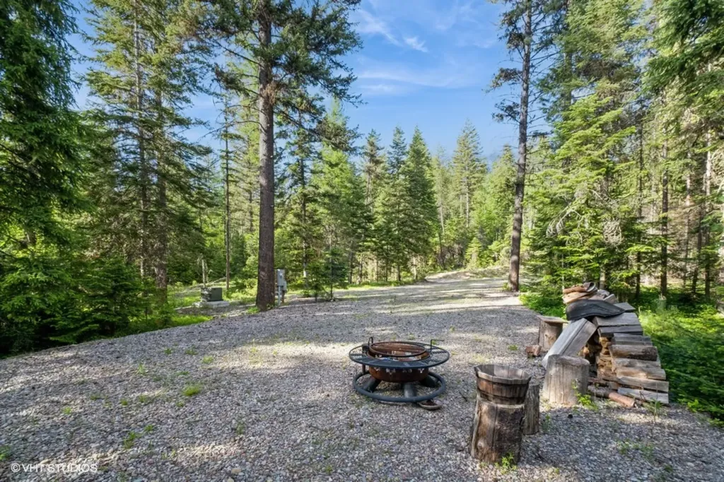19132 High Road Lane Bigfork MT 59911