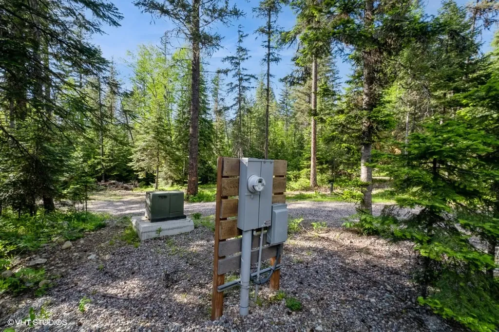 19132 High Road Lane Bigfork MT 59911