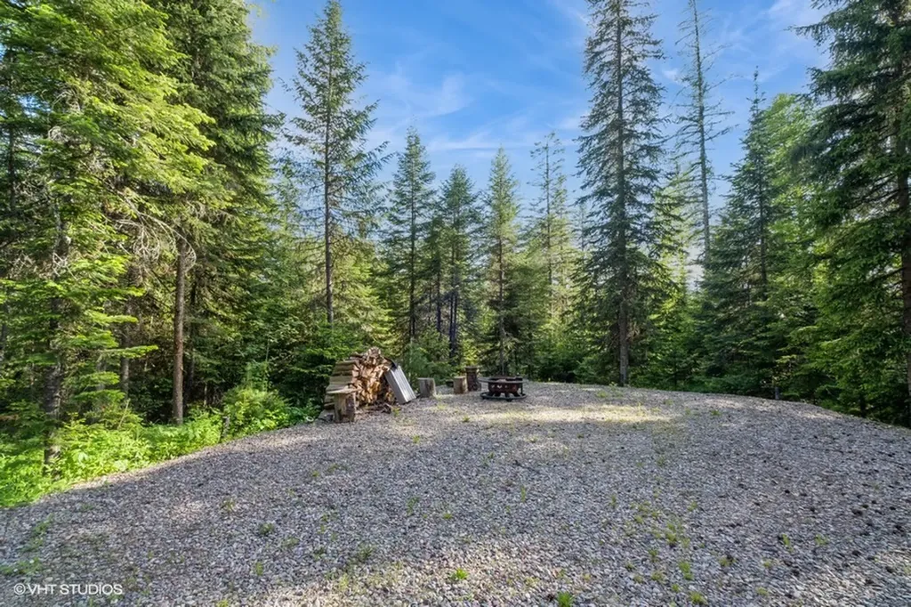 19132 High Road Lane Bigfork MT 59911