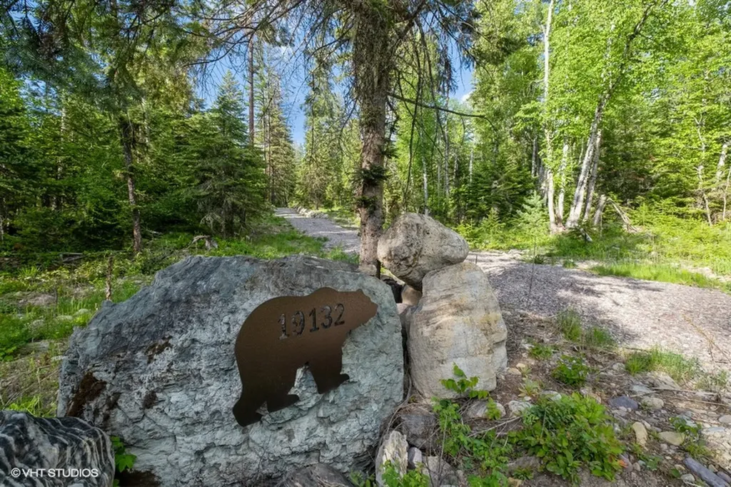 19132 High Road Lane Bigfork MT 59911