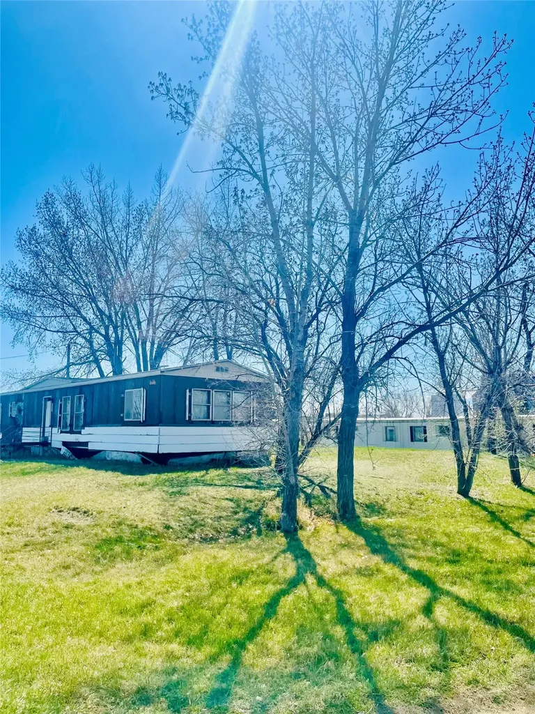1314 Missouri Street NW Chinook MT 59523