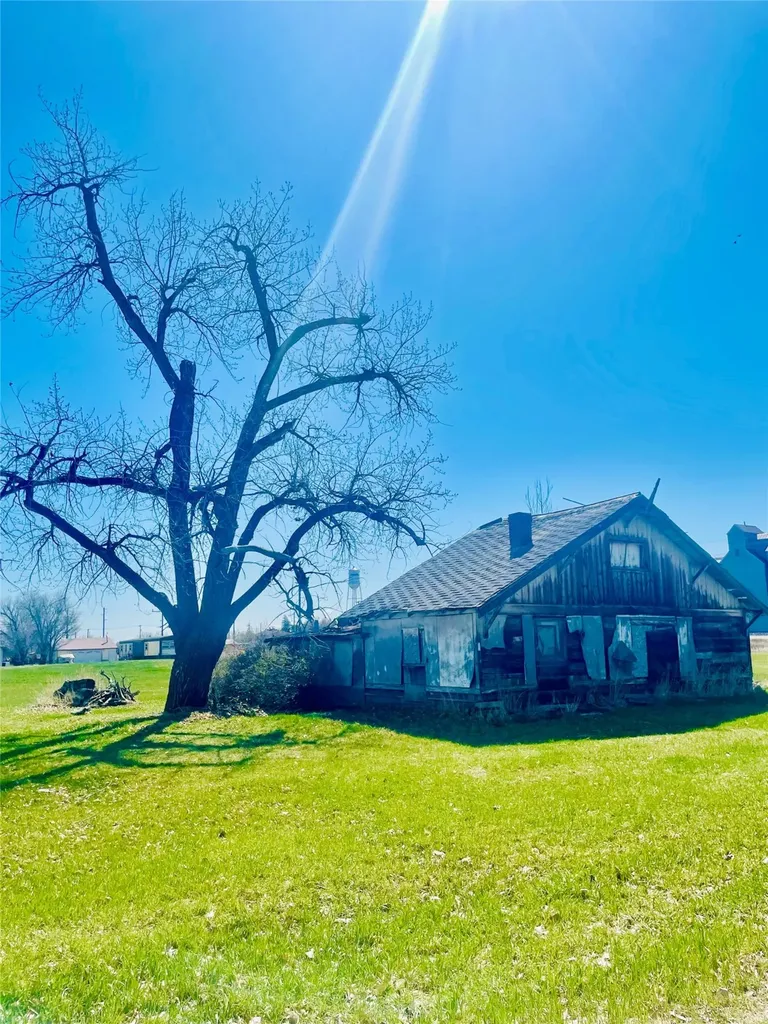 1314 Missouri Street NW Chinook MT 59523