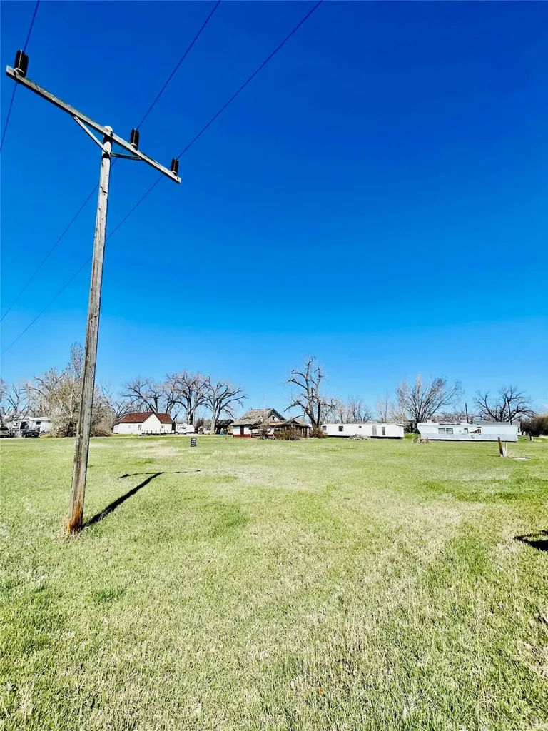 1314 Missouri Street NW Chinook MT 59523
