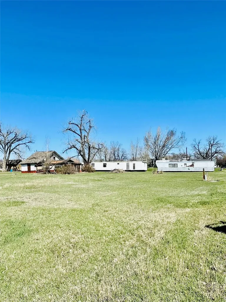 1314 Missouri Street NW Chinook MT 59523