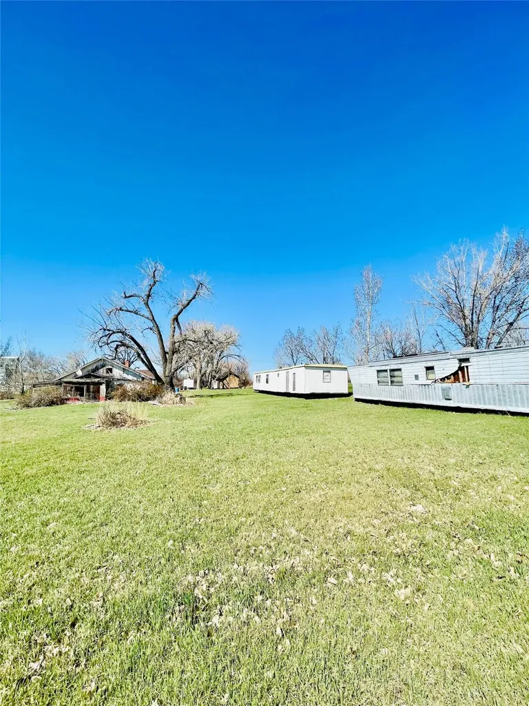 1314 Missouri Street NW Chinook MT 59523