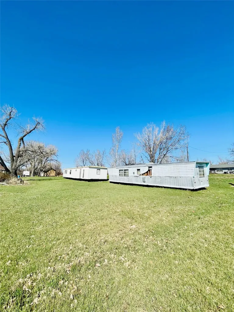 1314 Missouri Street NW Chinook MT 59523
