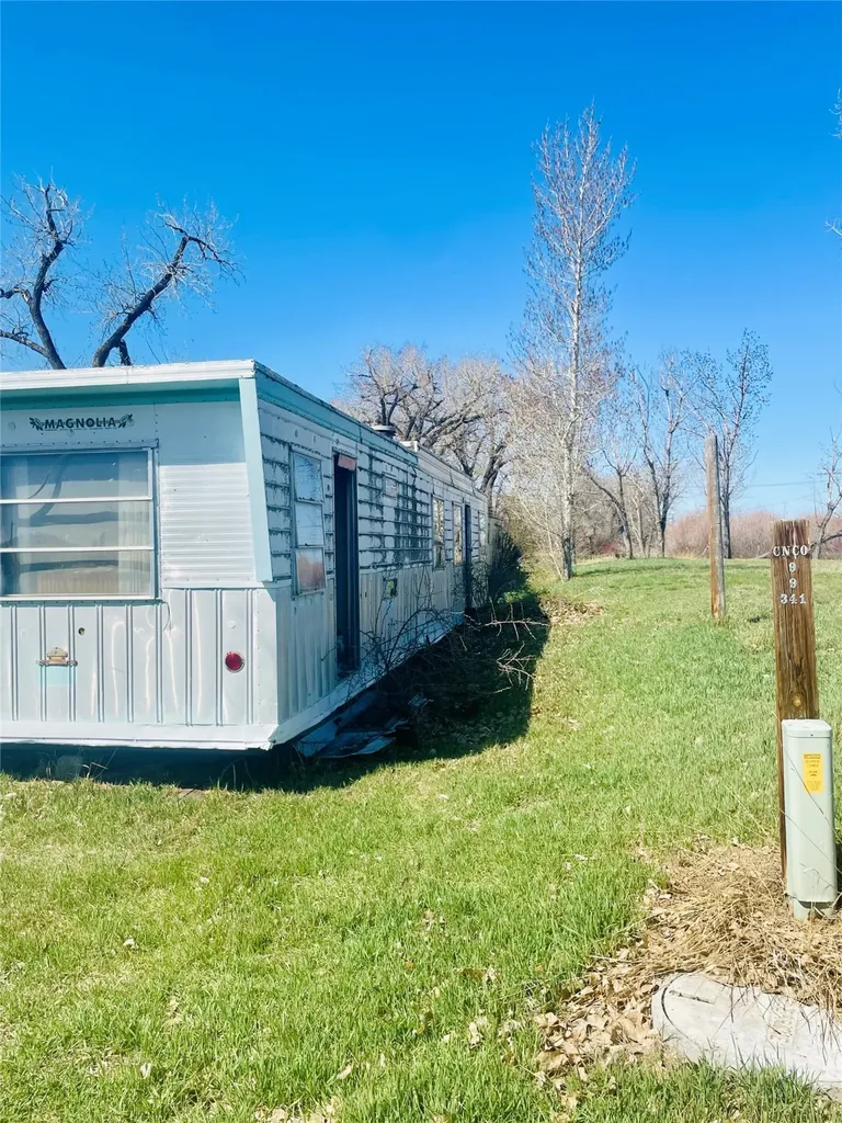 1314 Missouri Street NW Chinook MT 59523