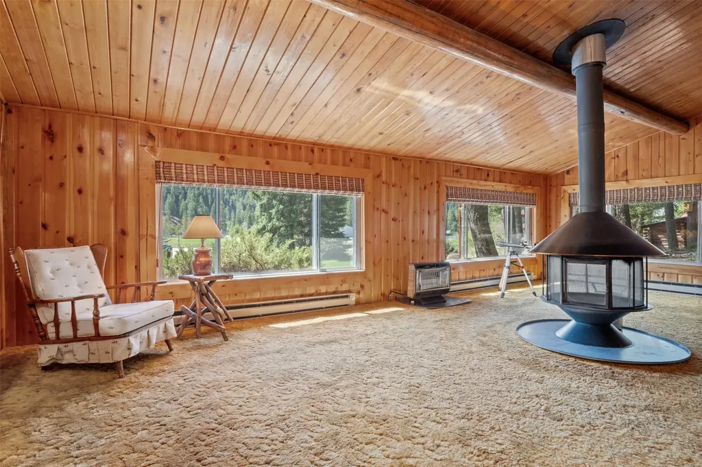 1936 East Fork Road Sula MT 59871