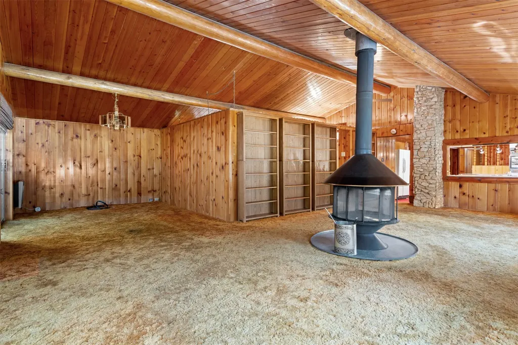 1936 East Fork Road Sula MT 59871