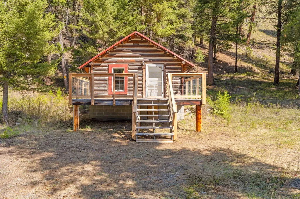 1936 East Fork Road Sula MT 59871