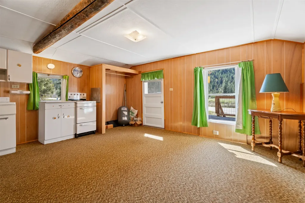 1936 East Fork Road Sula MT 59871