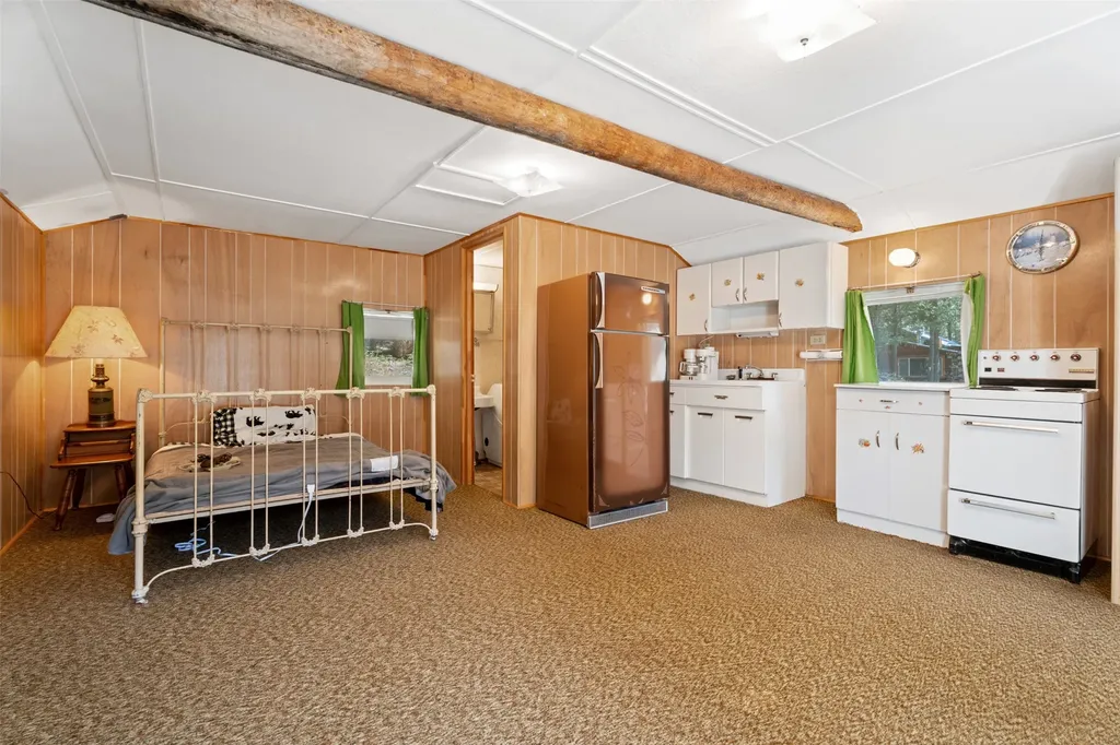 1936 East Fork Road Sula MT 59871