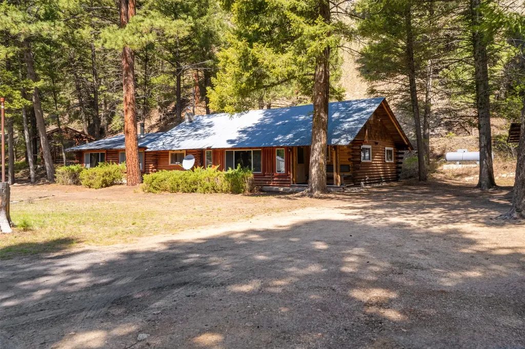 1936 East Fork Road Sula MT 59871