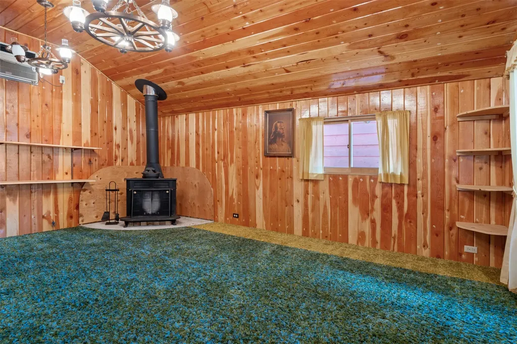1936 East Fork Road Sula MT 59871