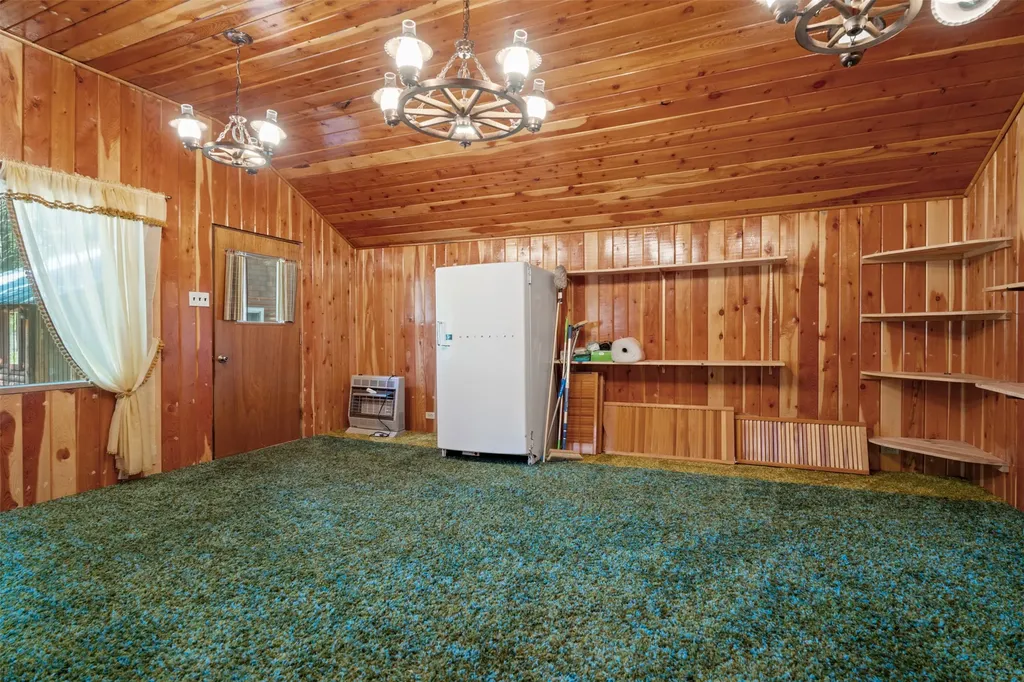 1936 East Fork Road Sula MT 59871