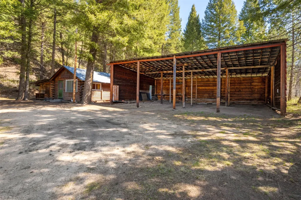 1936 East Fork Road Sula MT 59871