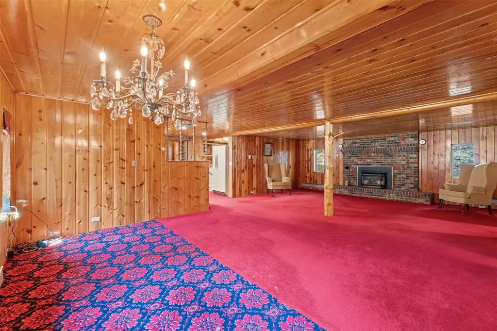 1936 East Fork Road Sula MT 59871