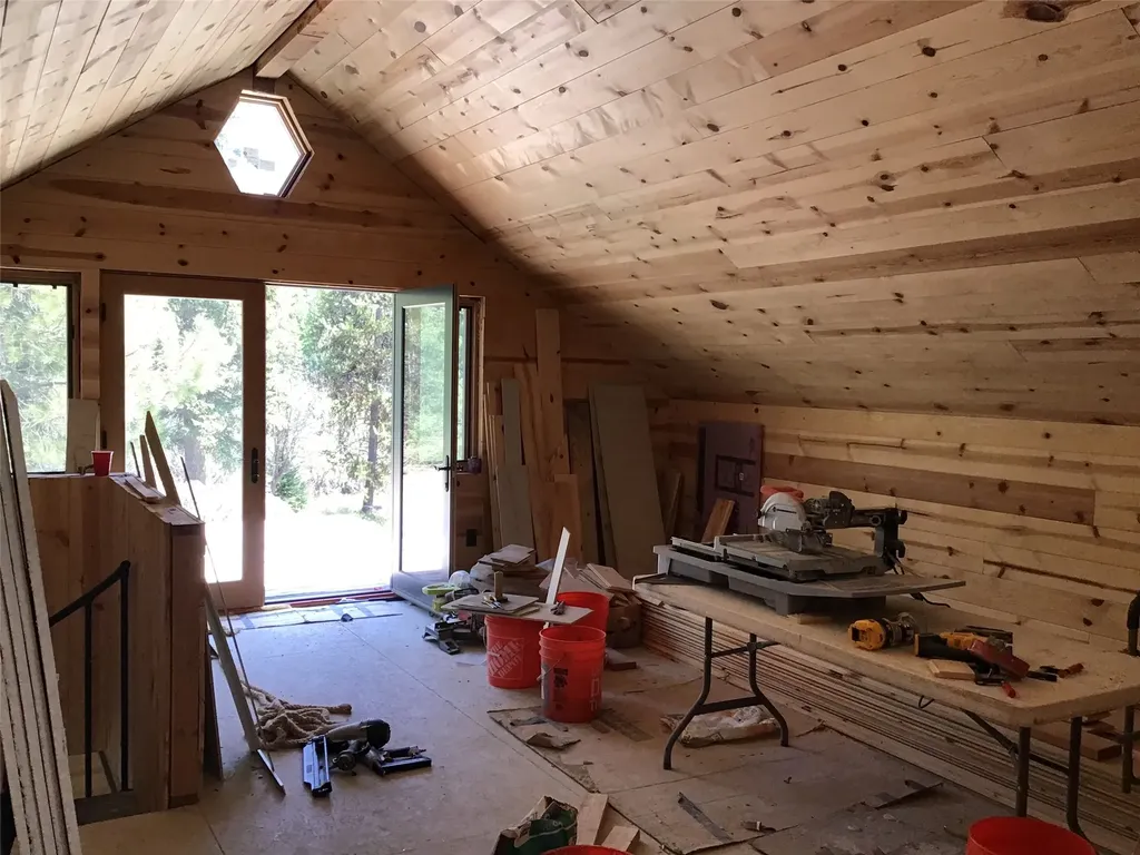 360 Valley Drive De Borgia MT 59830