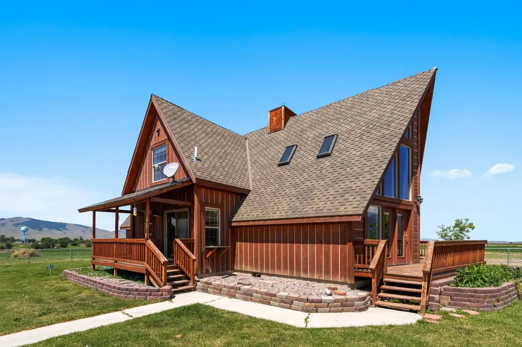 61253 Watson Road St Ignatius MT 59865