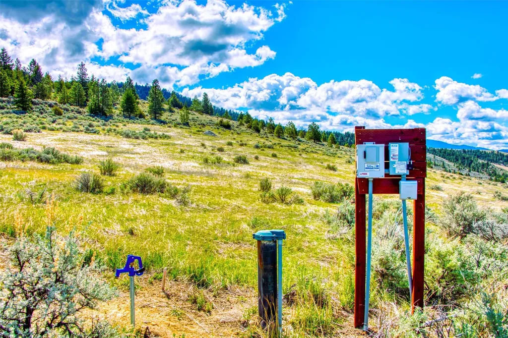 2136 Blue Sage Trail Corvallis MT 59828