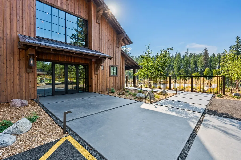 381 Chief Cliff Trail Bigfork MT 59911